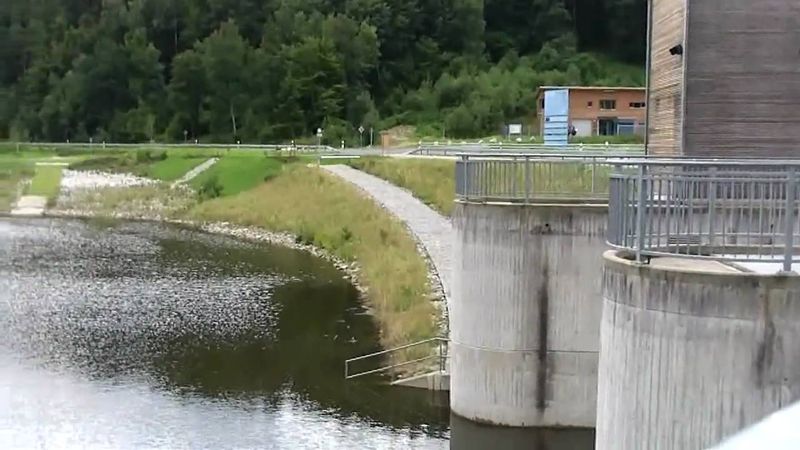 2016 12 20 Drachensee Staumauer mit EWerk