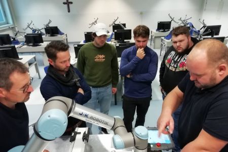 Der neue Cobot ist in Roding eingetroffen