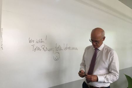 Schwer beeindruckt: Regierungspräsident & Ministerialdirigent