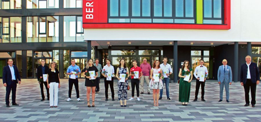 Zeugnisse der Fachhochschulreife überreicht