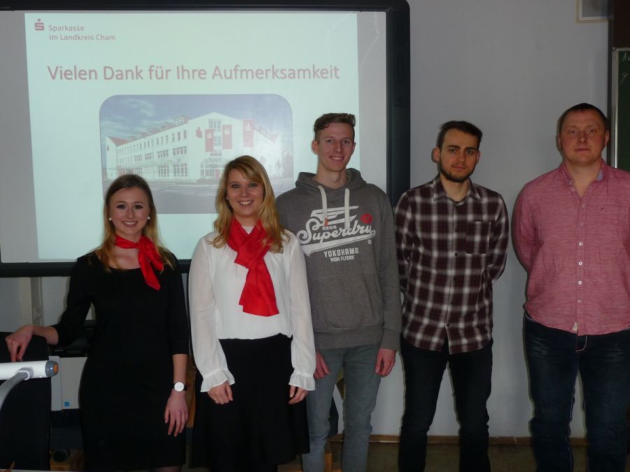 Sparkasse hält Vortrag bei angehenden Energie-Effizienz-Experten