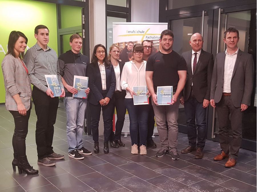 Absolventen der Elektro-Abteilung feierlich entlassen