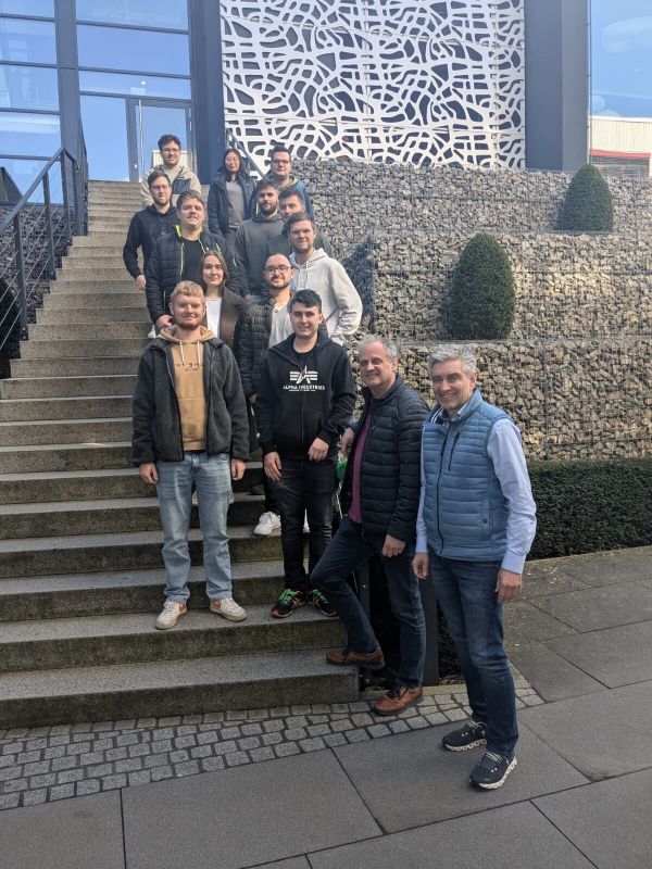 Gruppenfoto mit Franz Weinzierl, Mitglied der Geschäftsleitung