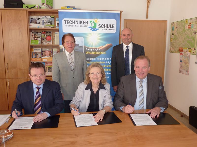 Kooperationsvertrag zwischen HAW und Technikerschule unterzeichnet