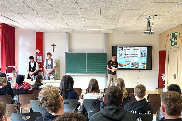 Außenstelle Furth im Wald: Berufsinfotag an der Mittelschule Furth im Wald