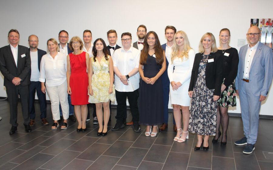 Berufsschule Plus ehrt Absolventen