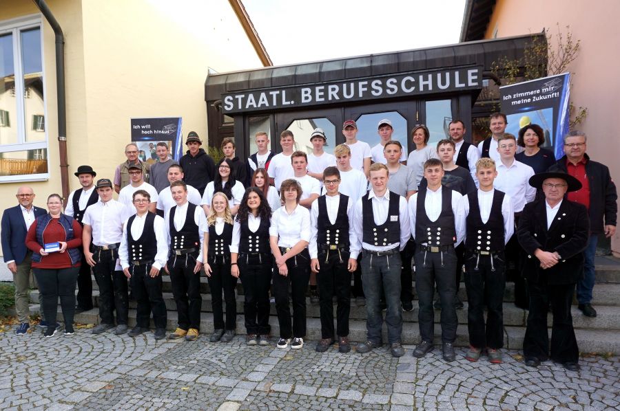 Drei Zimmerer-Innungen begrüßten ihr BGJ an der Außenstelle Furth im Wald