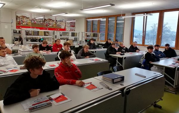 Die Handwerker folgten dem Vortrag aufmerksam