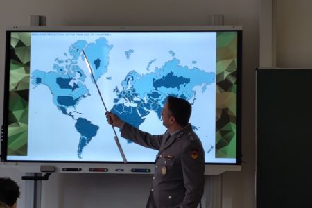 Außenstelle Furth im Wald: Sicherheitspolitische Vorträge mit dem Jugendoffizier Klaus Schedlbauer