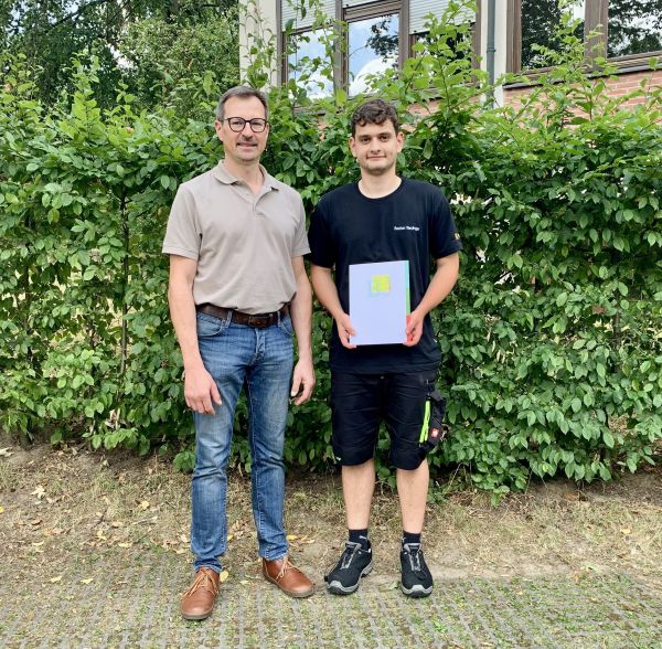 Zerspanungsmechaniker: Bastian Weidinger; Ø 1,00; SK Technology GmbH, Roding mit Klassenleiter OStR Stefan Bauer