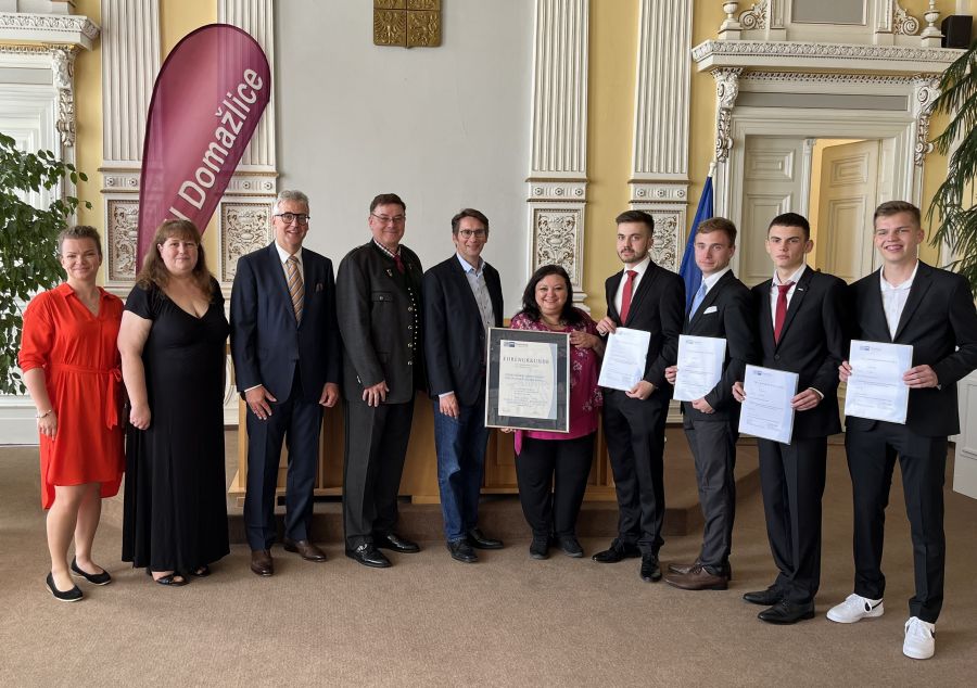 Zertifikatsverleihung an der Partnerschule in Domazlice