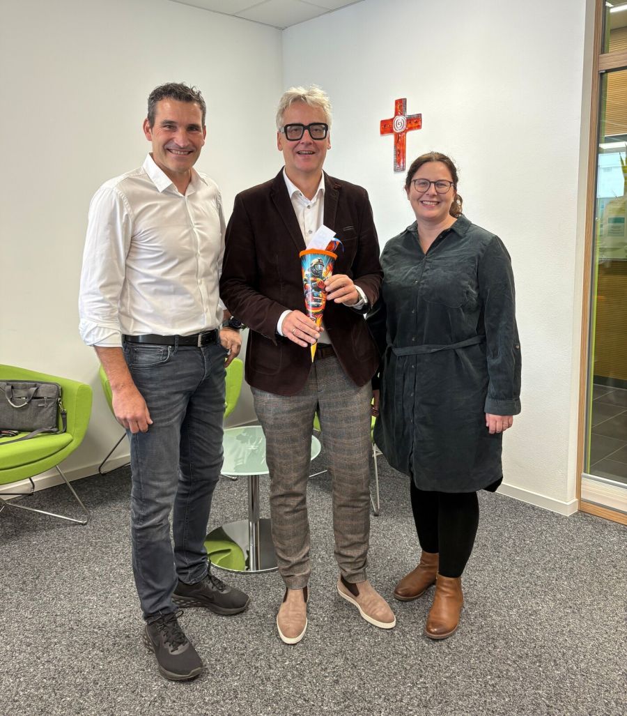 Begrüßung des neuen Schulleiters: Symbolische Schultüte durch VLB Kreisverband Cham überreicht