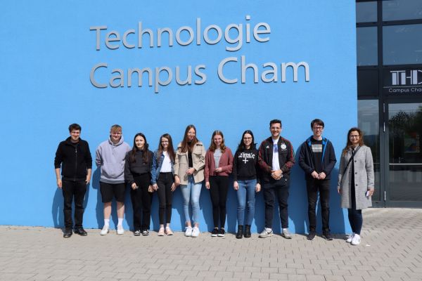 Industriekaufleute besuchten den Campus Cham