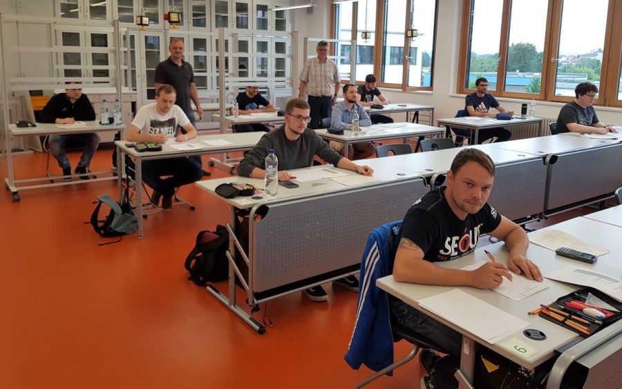 Techniker & Berufsschüler auf dem Weg zur Fachhochschulreife