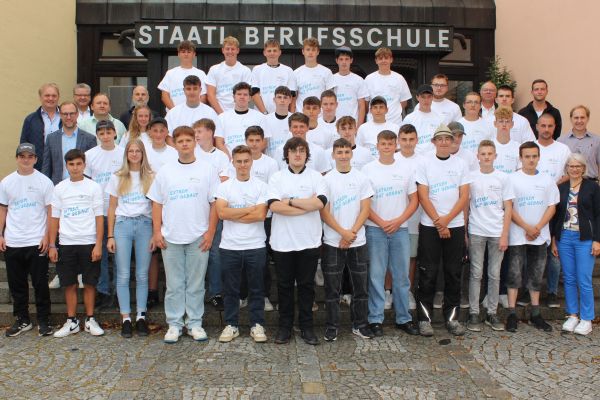Außenstelle Furth im Wald: Begrüßung 39 Azubis in der Grundstufe Bau
