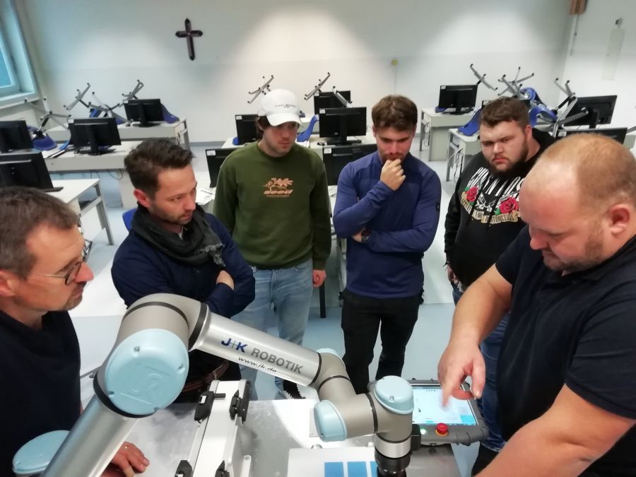 Der neue Cobot ist in Roding eingetroffen