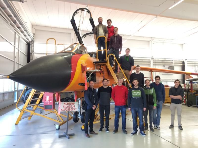 Maschinenbautechniker zu Besuch bei der WTD 61 in Manching