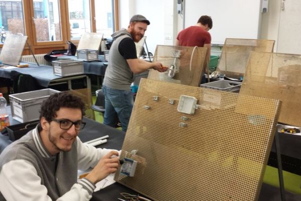 Technikerschüler erwerben Zusatzqualifikation "Elektrofachkraft"
