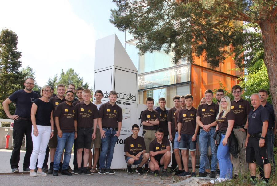 Schreinerazubis beim Fassadenprofi