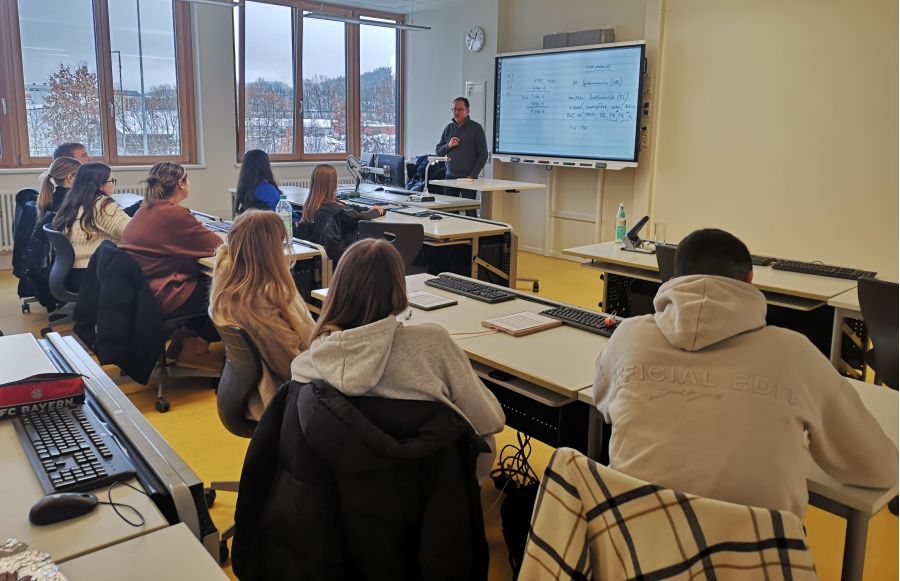 Vortrag Hr. Memmel von der Frankfurt School of Finance and Management