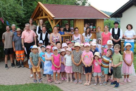 Außenstelle Furth im Wald: Übergabe des 23. Kindergartenspielhauses