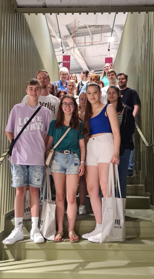 Besuch der drei 10. Klassen des Einzelhandels bei Firma Frey in Cham