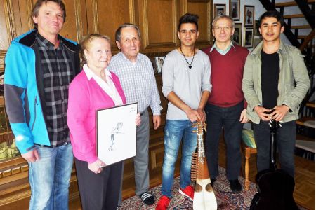 Großzügige Spende für Flüchtlings­beschulung