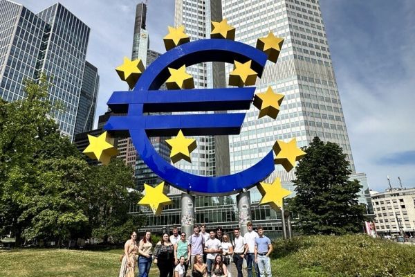 Auf den Spuren des Geldes: WBA 11 unterwegs in Mainhattan