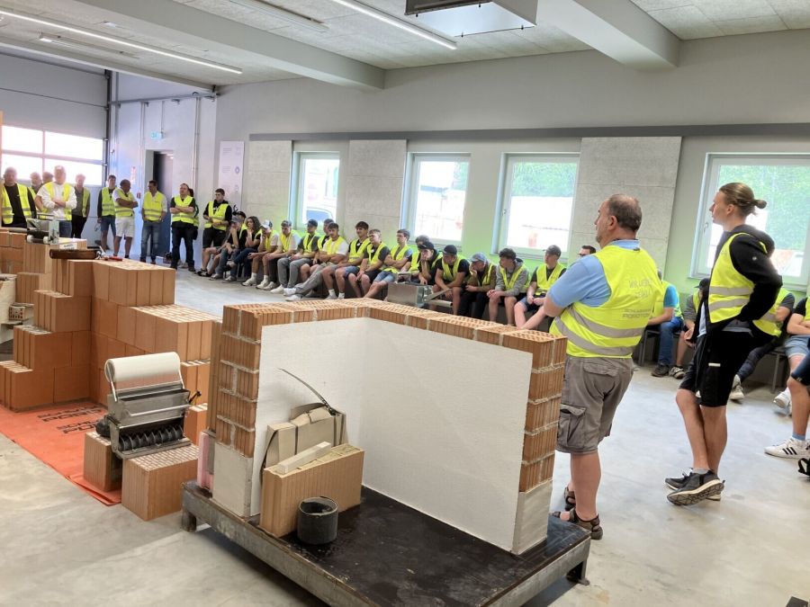 Außenstelle Furth im Wald: Klassenfahrt zu Schlagmann Poroton nach Zeilarn