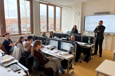 Regierungsschuldirektor Marko Renner besuchte die neue Hotelfachschule am BSZ Cham Werner-von-Siemens