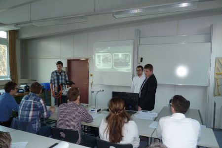 Projektpräsentation der zukünftigen Maschinenbau­techniker