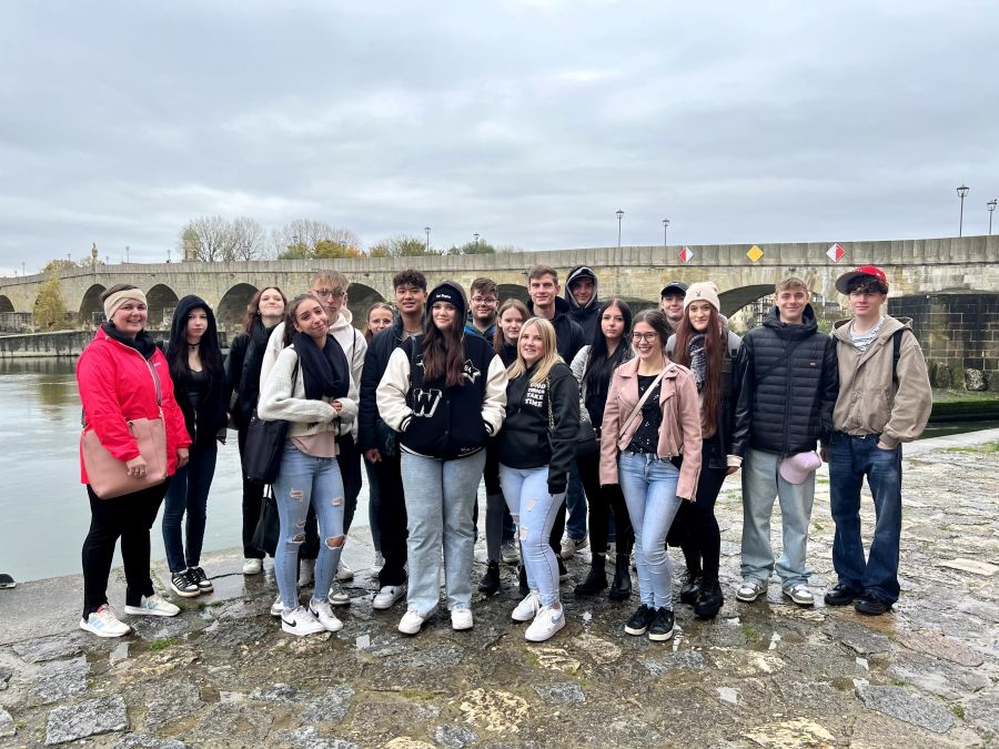 Chamer und Ettmansdorfer suchen die Spuren des Handels in Regensburg