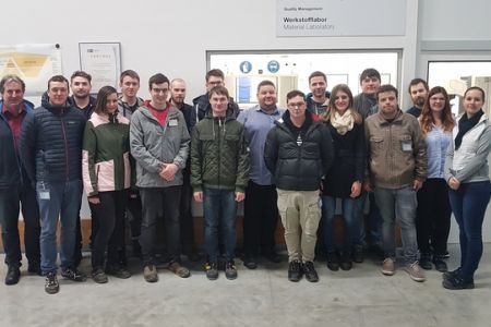 Technikerschule Roding besucht Werkstofflabor bei Continental