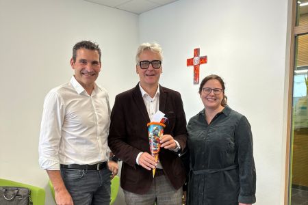 Begrüßung des neuen Schulleiters: Symbolische Schultüte durch VLB Kreisverband Cham überreicht