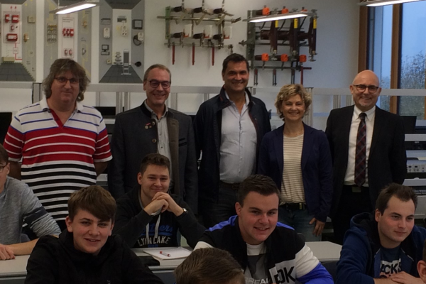 Elektroniker müssen "den richtigen Draht finden!"