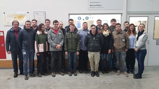 Technikerschule Roding besucht Werkstofflabor bei Continental