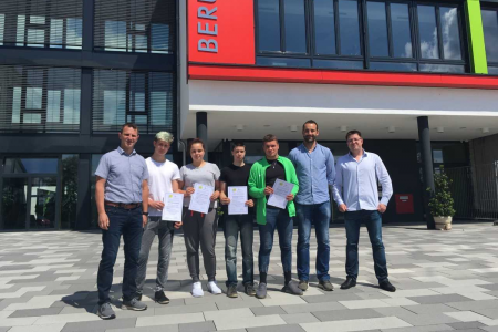 Tschech. Schüler absolvieren 14-tägiges E-Technik-Seminar