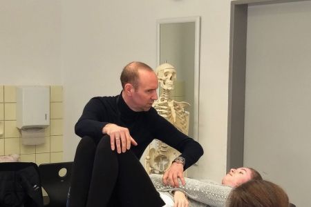Med. Fachangestellte mobilisieren Patienten fachgerecht