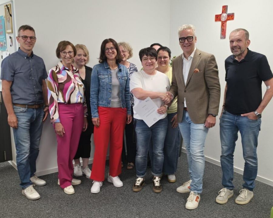 Qualifizierung zur Assistenz der Schulleitung - Gratulation an Bettina Valta!
