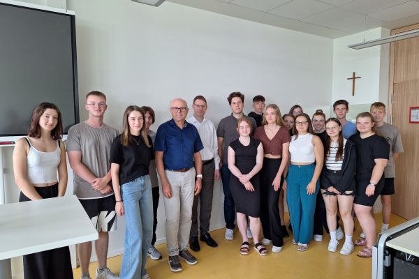 Notarbesuch bei den angehenden Bankkaufleuten