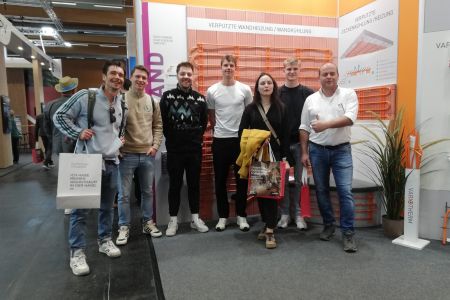 Technikerschüler besuchten Energiesparmesse