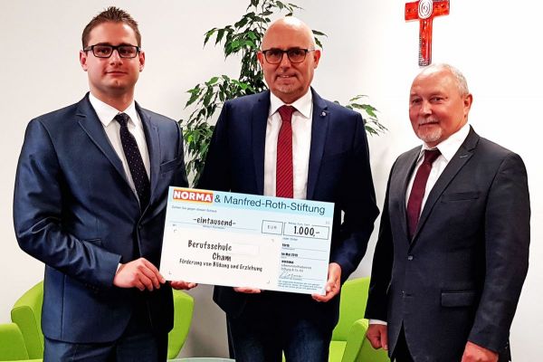 Großzügige Spende der Manfred-Roth-Stiftung