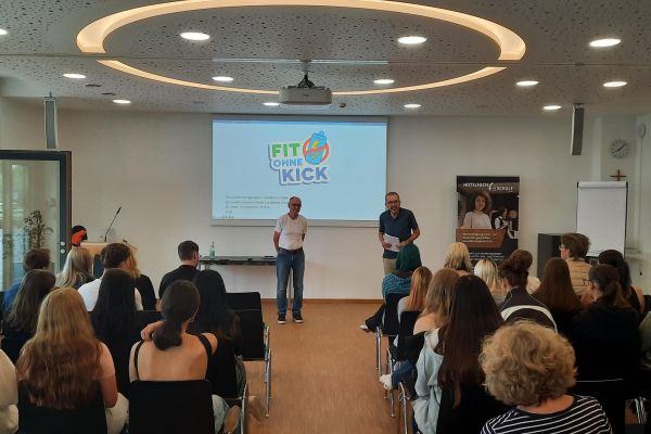 „Fit ohne Kick“ – Spannender Vortrag über die Risiken von Energy-Drinks