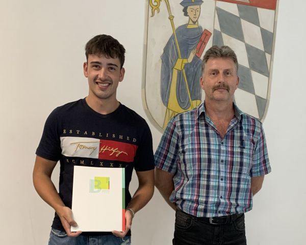 Industriemechaniker: Bastian Lössl, P&S Maschinenbau GmbH Cham, Ø1,33 mit Klassenleiter StD Ludwig Wachter