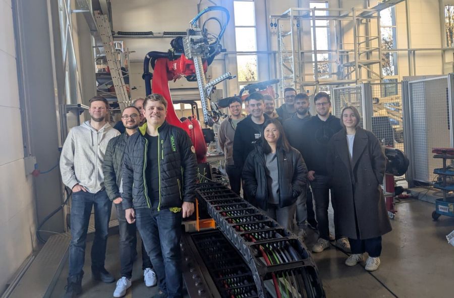 Technikschüler zu Besuch bei der Firma F.EE