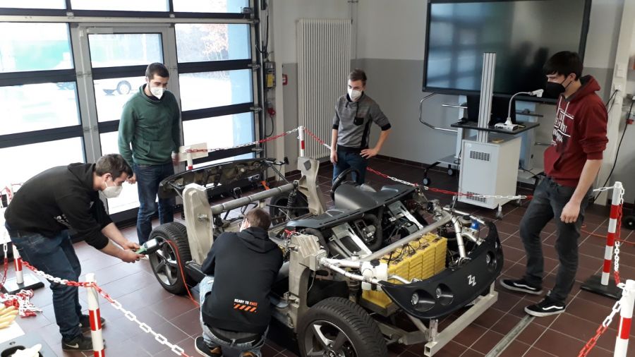 26 Kfz-Mechatroniker absolvierten erfolgreich ihren Abschluss