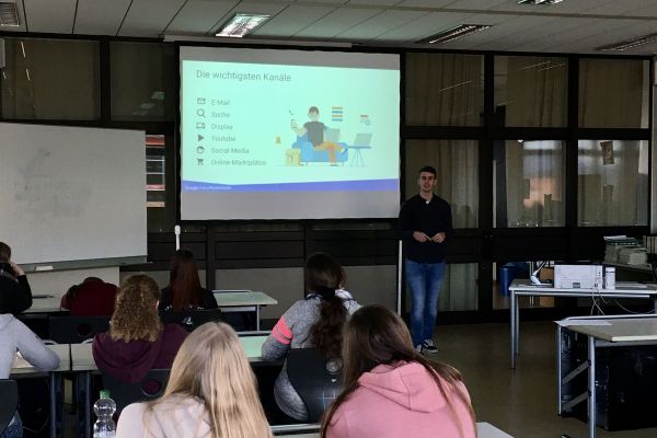 Mit der google Zukunftswerkstatt digitales Wissen erlangt