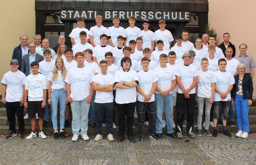 Außenstelle Furth im Wald: Begrüßung 39 Azubis in der Grundstufe Bau