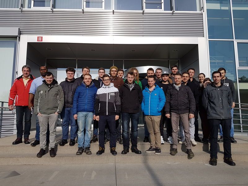 Maschinenbautechniker im Werkstofflabor bei Continental Roding