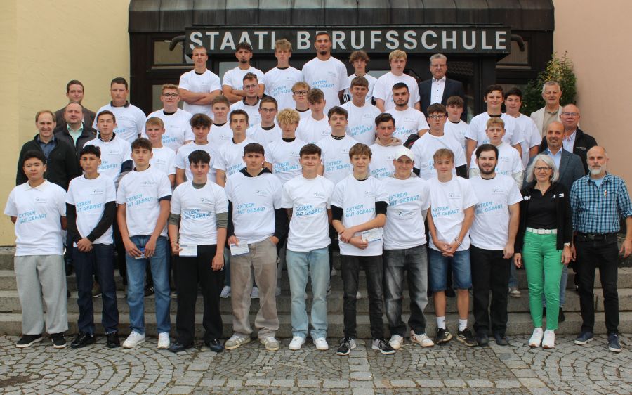 Außenstelle Furth im Wald: Begrüßung der neuen Auszubildenden in der Grundstufe Bau